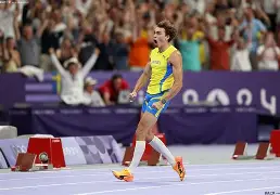 关键时刻精准发力，比分差距逐步拉开